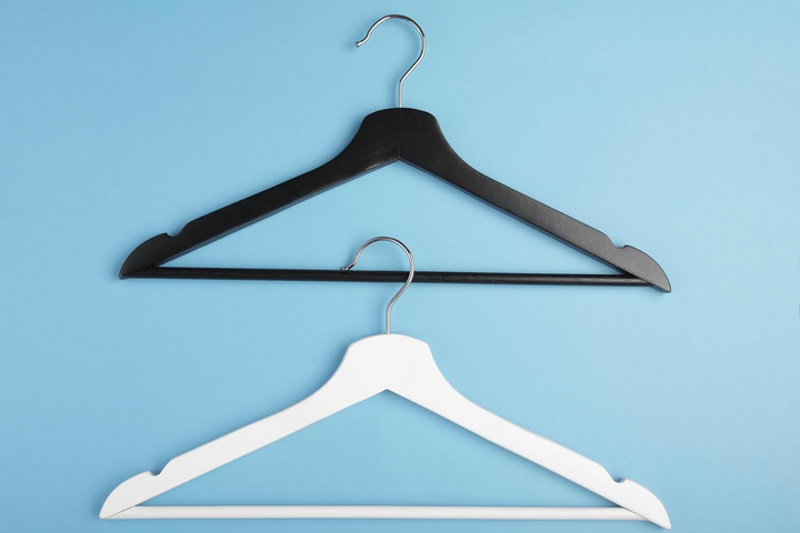 MOONCEE 30 PCs High-Grade Plastic Hangers 360° Swivel Heavy Duty Clothes Hanger