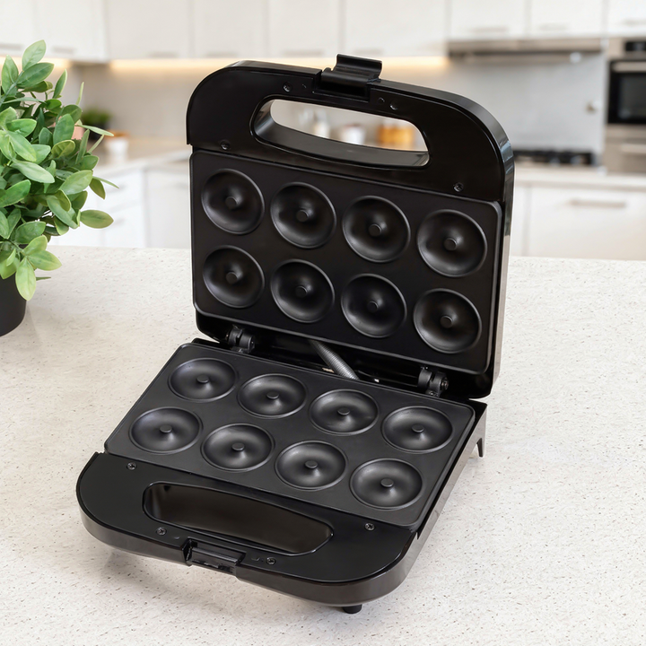 Compact donut maker with easy cooking design