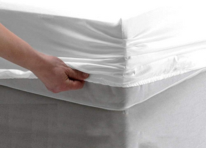 White 144 TC fitted sheet with elastic corner grip