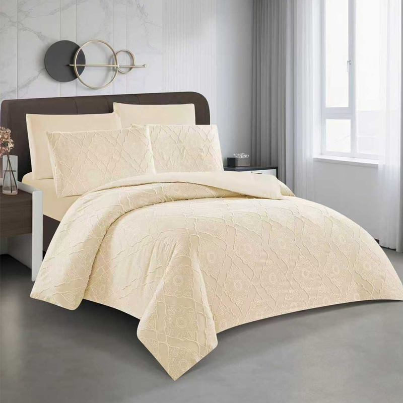 Cream king size quilted bedspread set with matching pillowcases