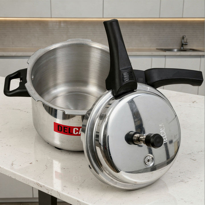 Durable pressure cooker with safety lid and handle